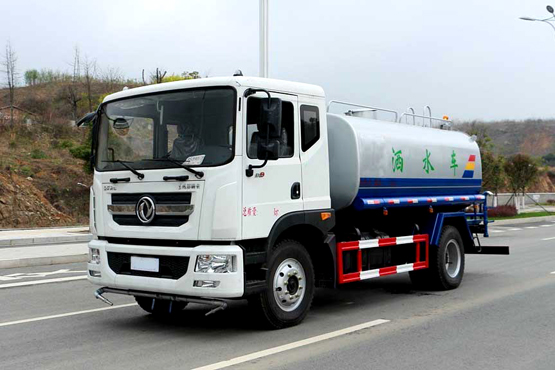 怎樣排除灑水車柴油機(jī)過早、過遲的噴油現(xiàn)象？